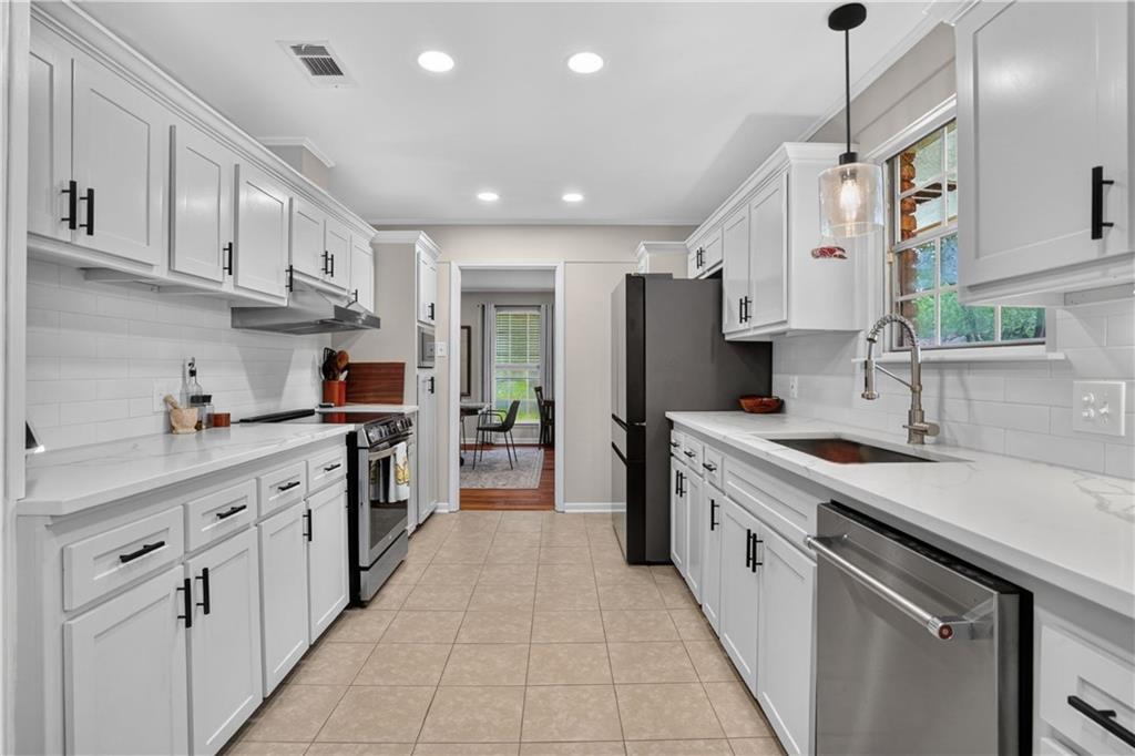 932 DAVENTRY Drive