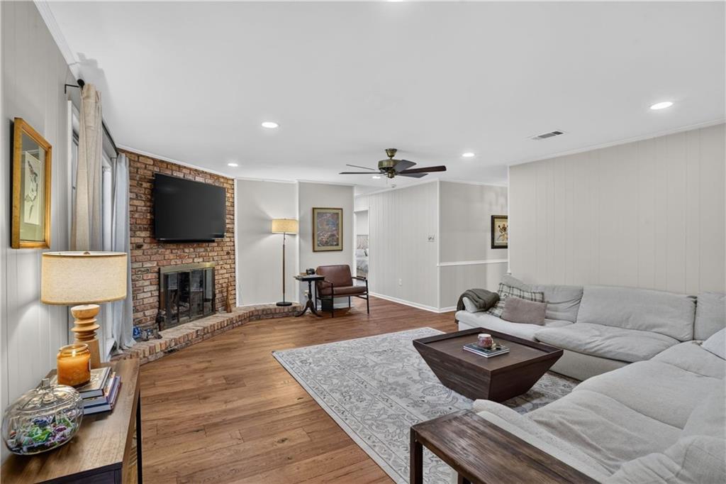 932 DAVENTRY Drive