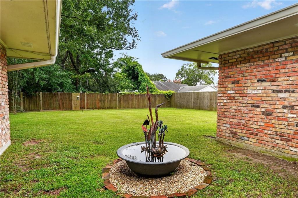 932 DAVENTRY Drive