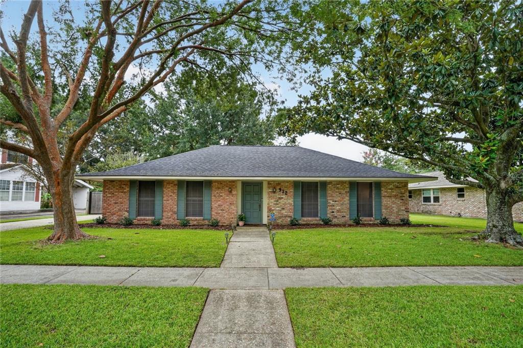 932 DAVENTRY Drive