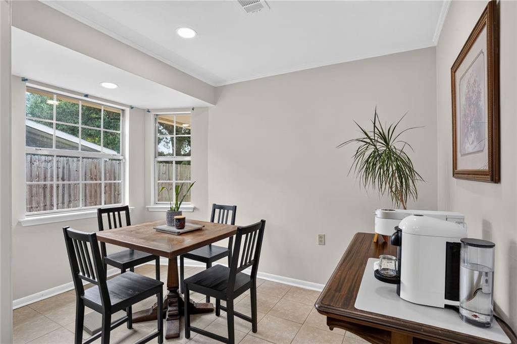 932 DAVENTRY Drive