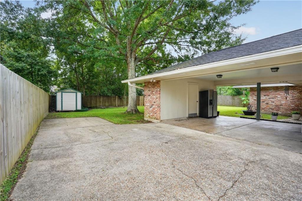 932 DAVENTRY Drive