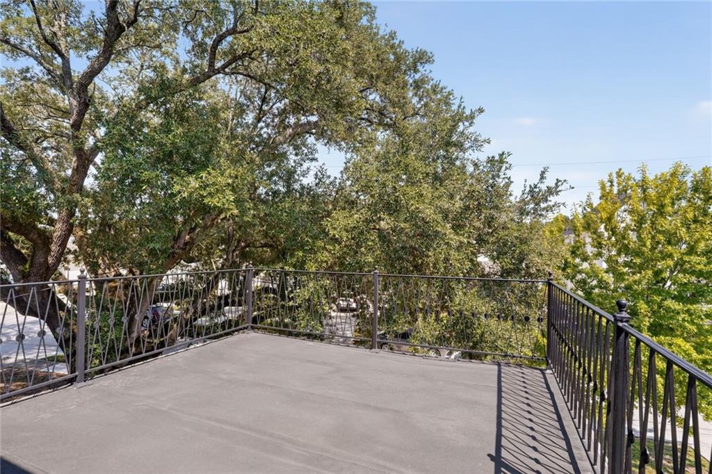 416 RIDGEWOOD Drive