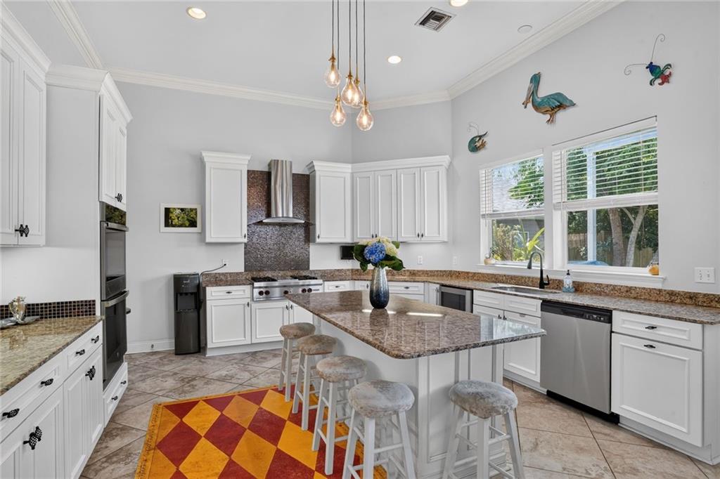 416 RIDGEWOOD Drive