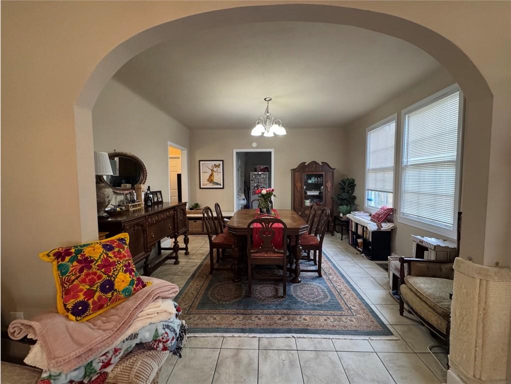 5864 LOUIS XIV Street
