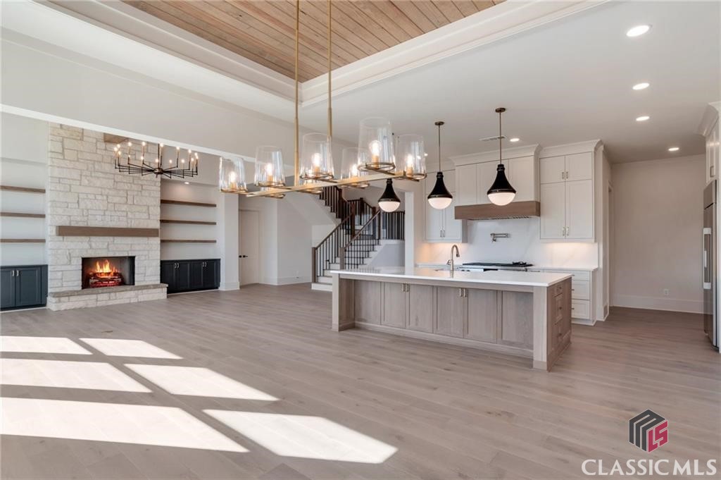 2819 Kestrel Drive