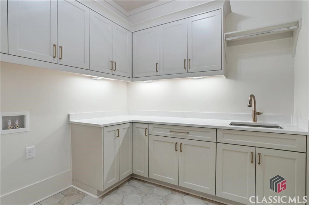 2819 Kestrel Drive