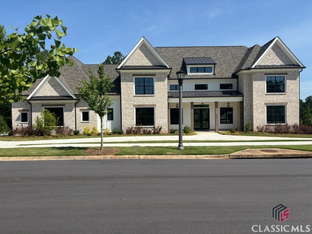 2819 Kestrel Drive