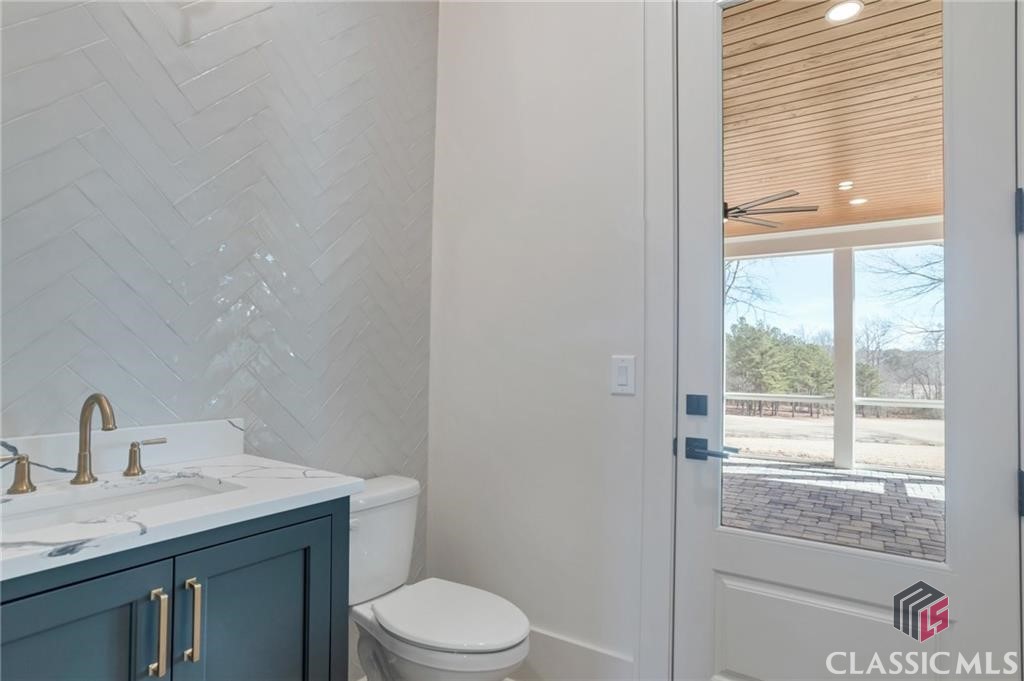 2819 Kestrel Drive