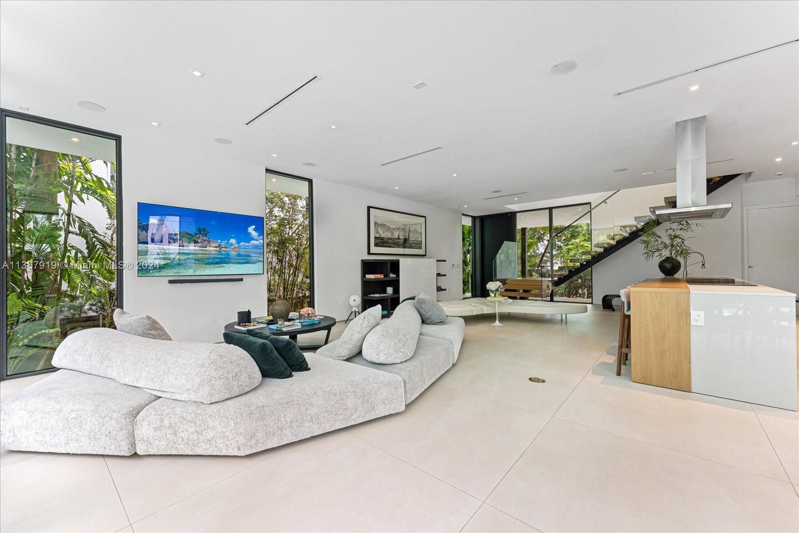247 Palm Ave