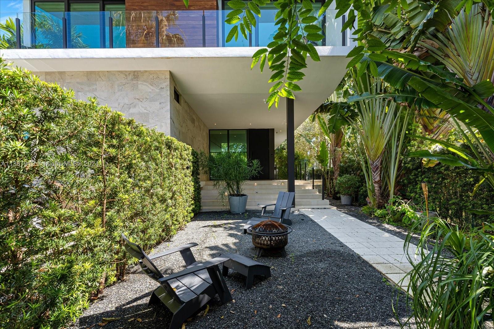 247 Palm Ave