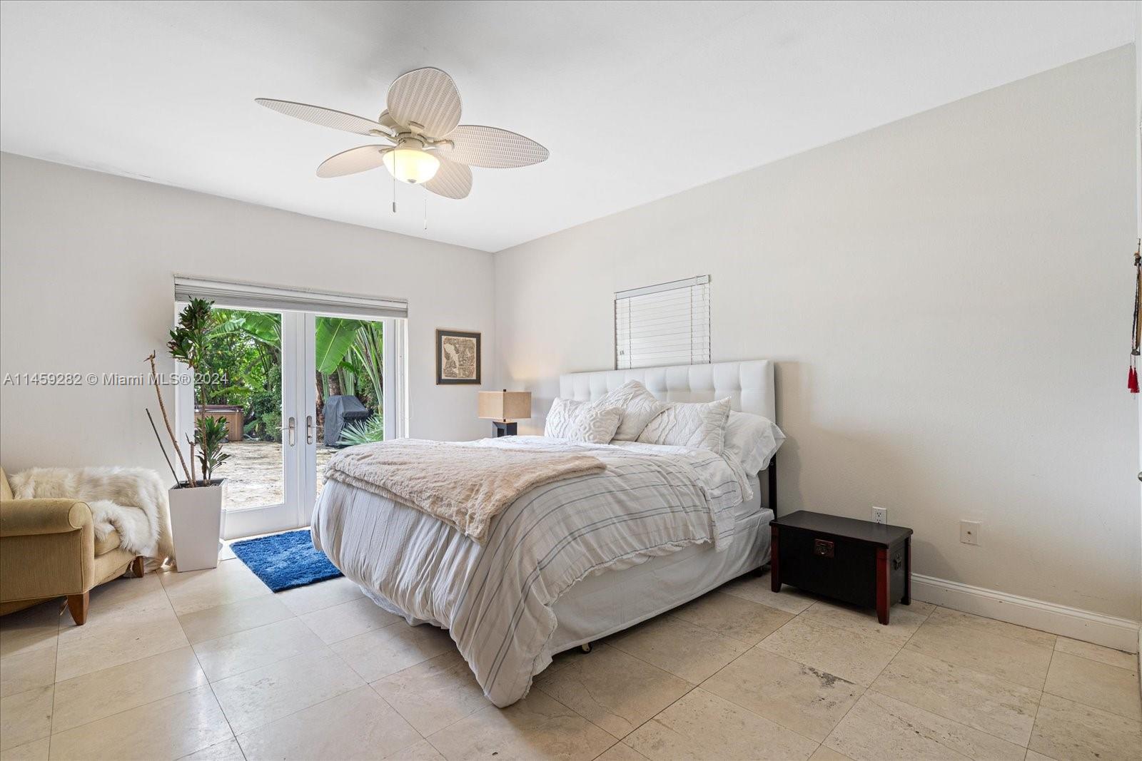 433 E Dilido Dr