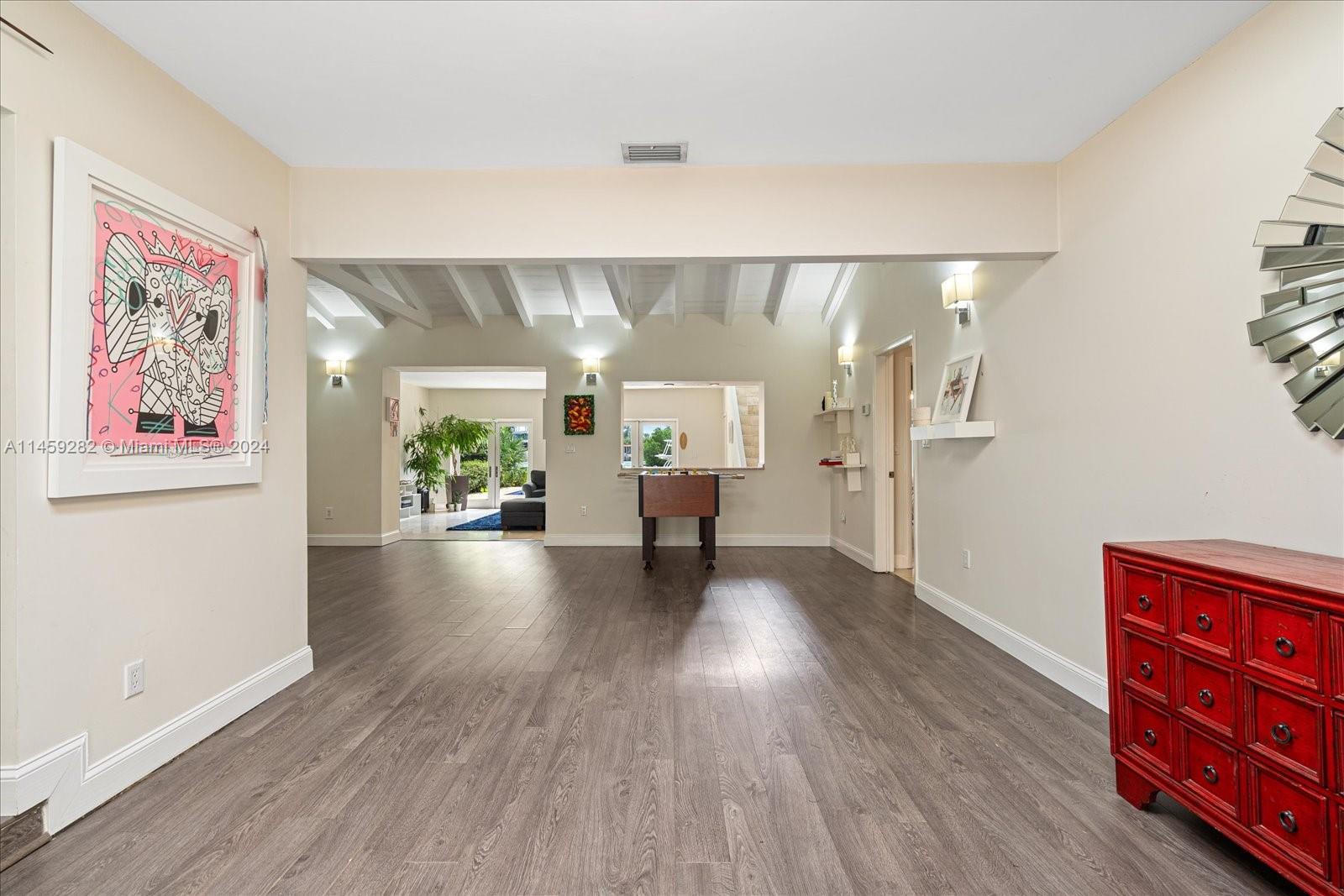 433 E Dilido Dr