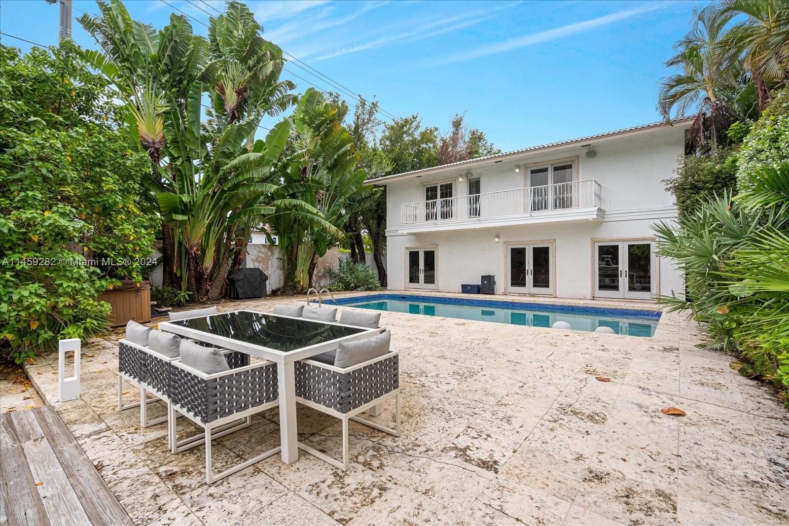 433 E Dilido Dr