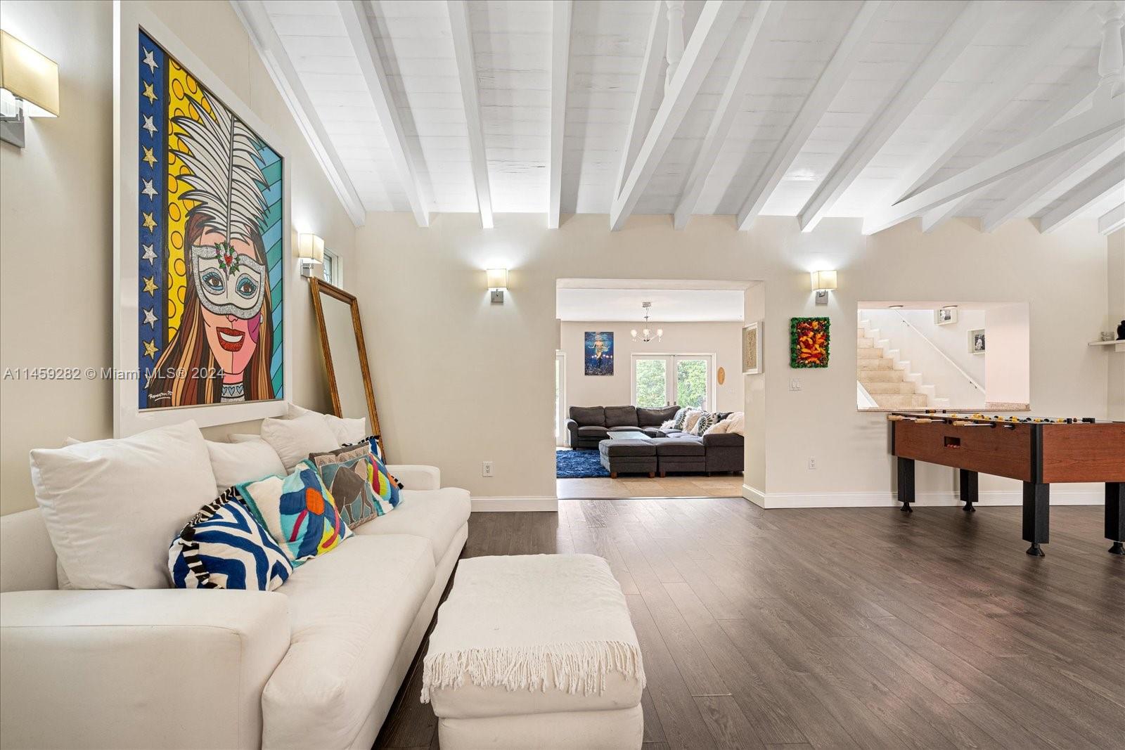433 E Dilido Dr
