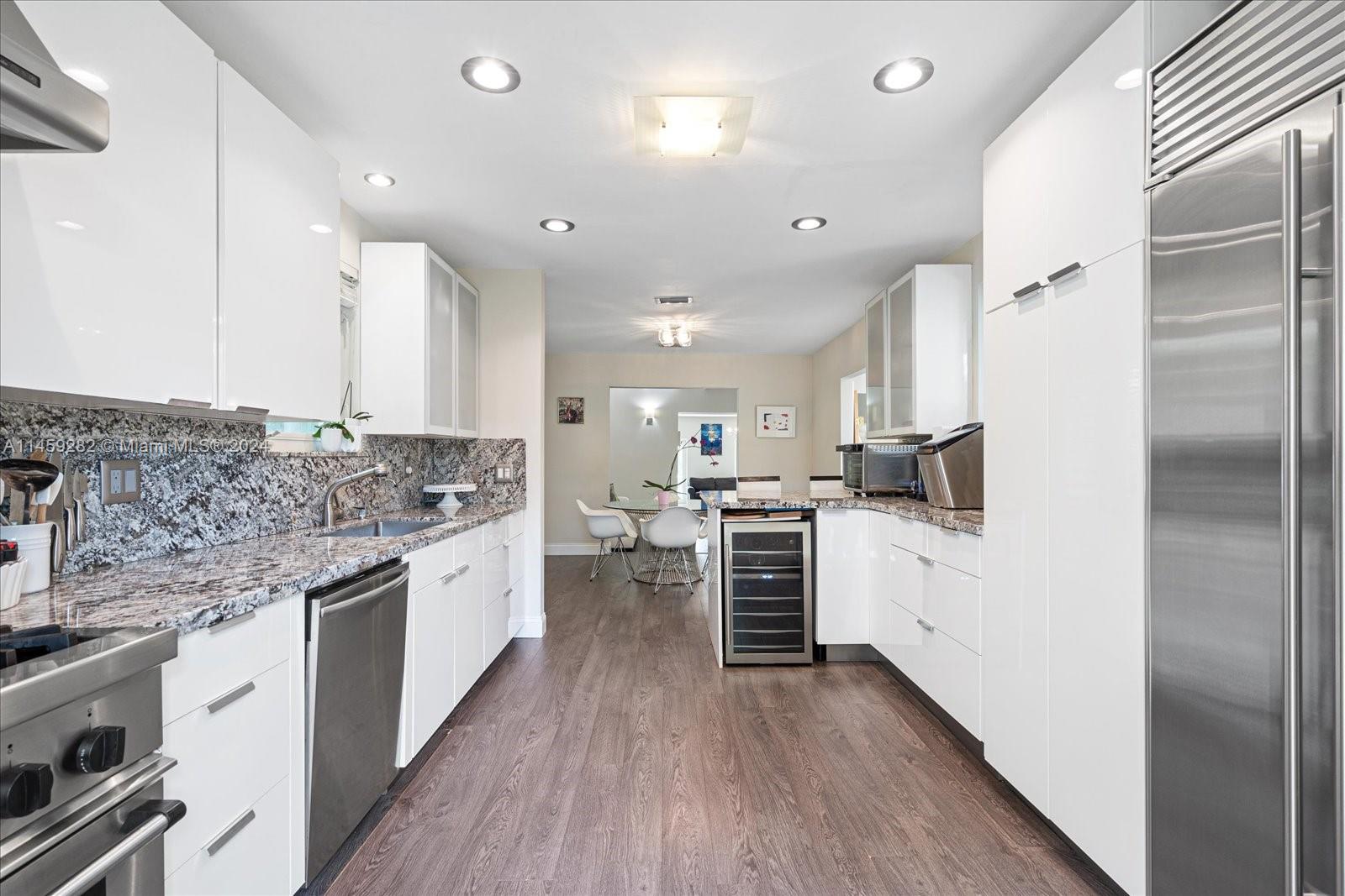 433 E Dilido Dr