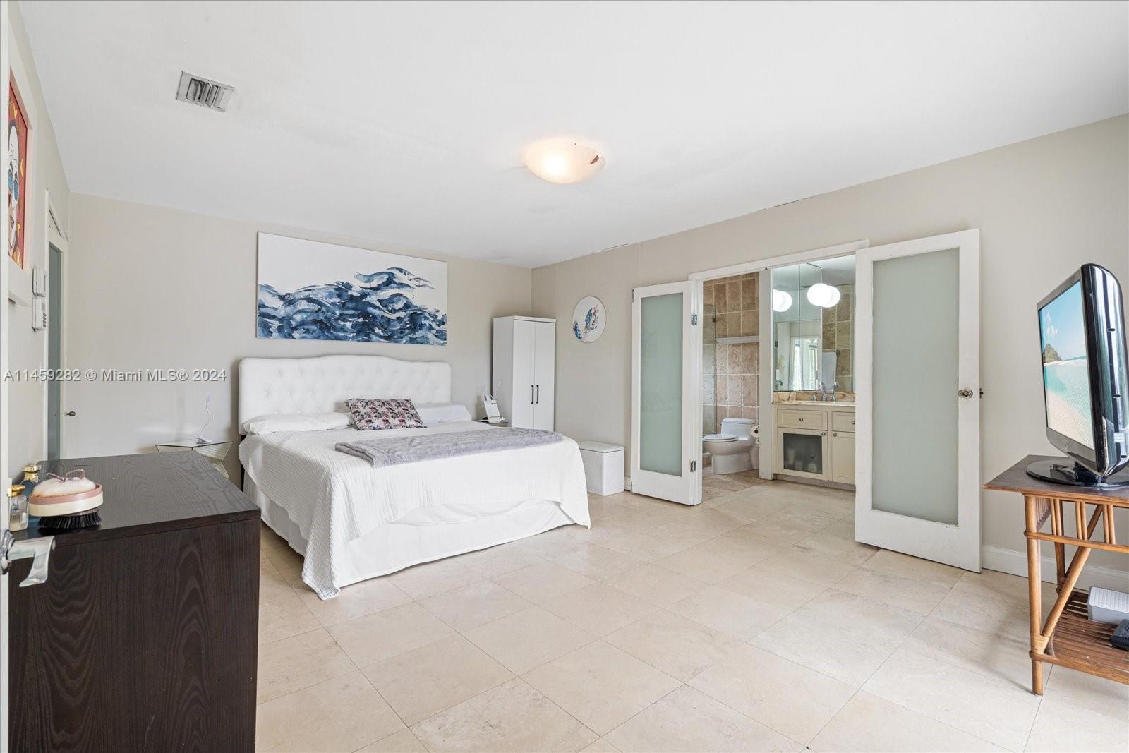 433 E Dilido Dr