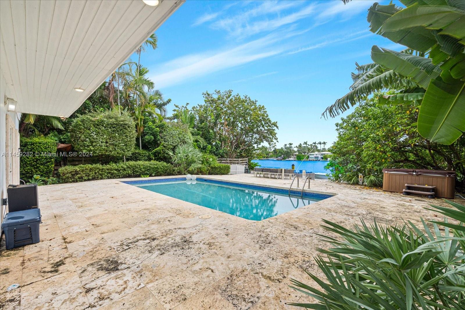 433 E Dilido Dr