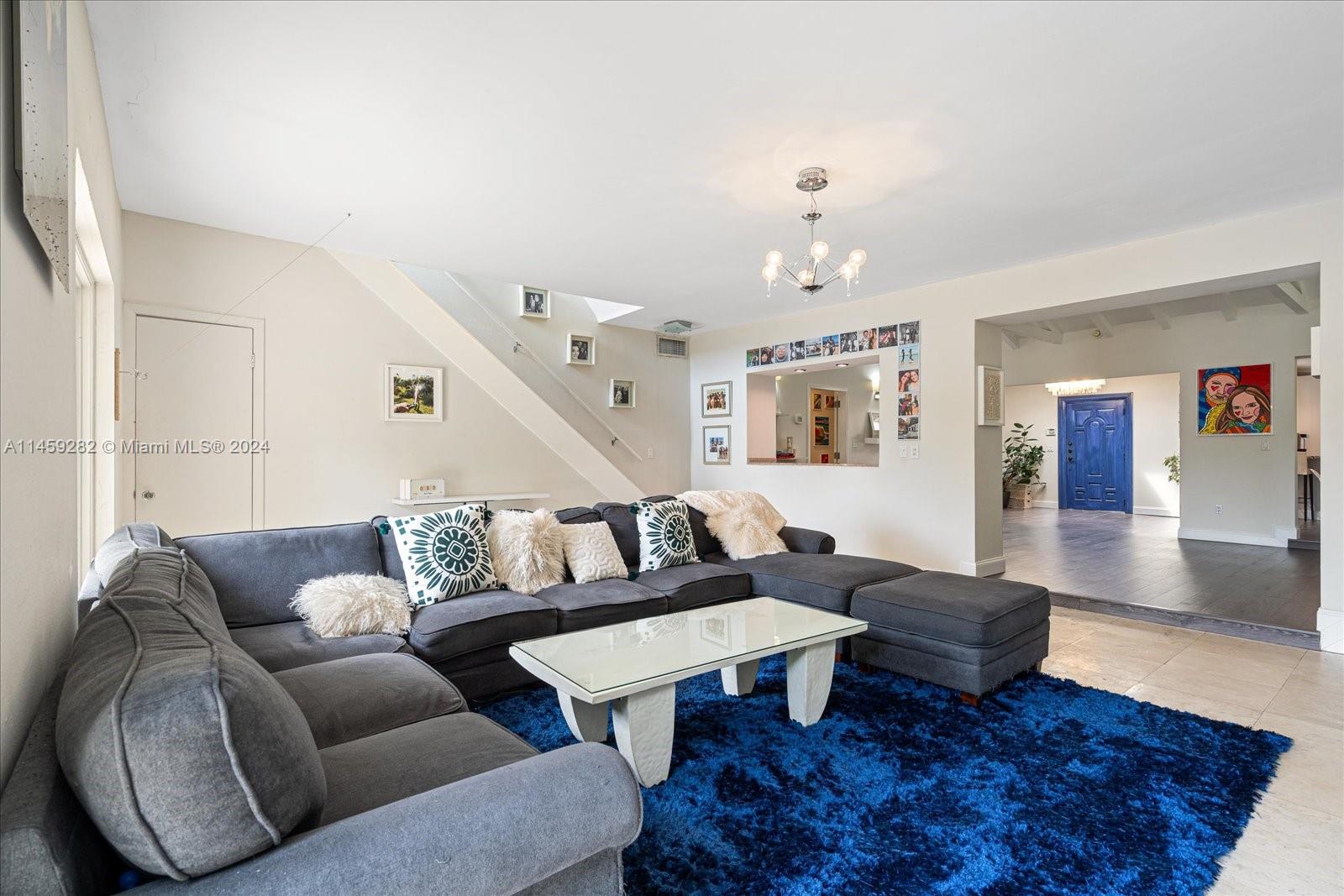 433 E Dilido Dr