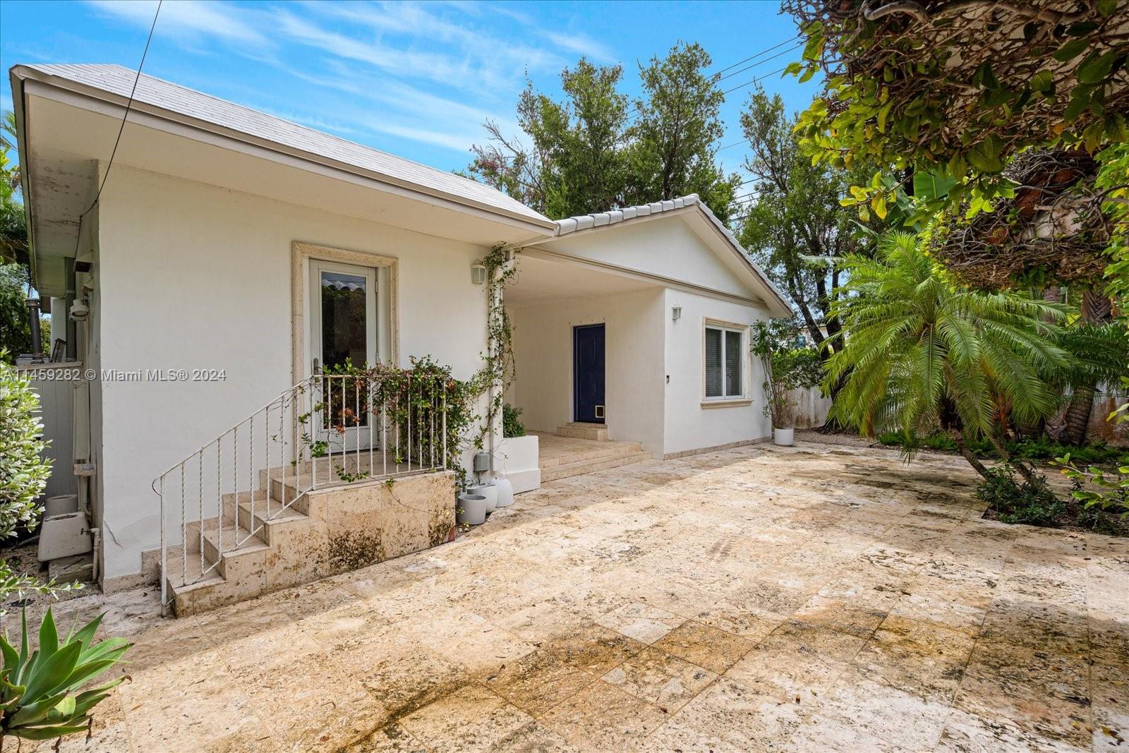 433 E Dilido Dr