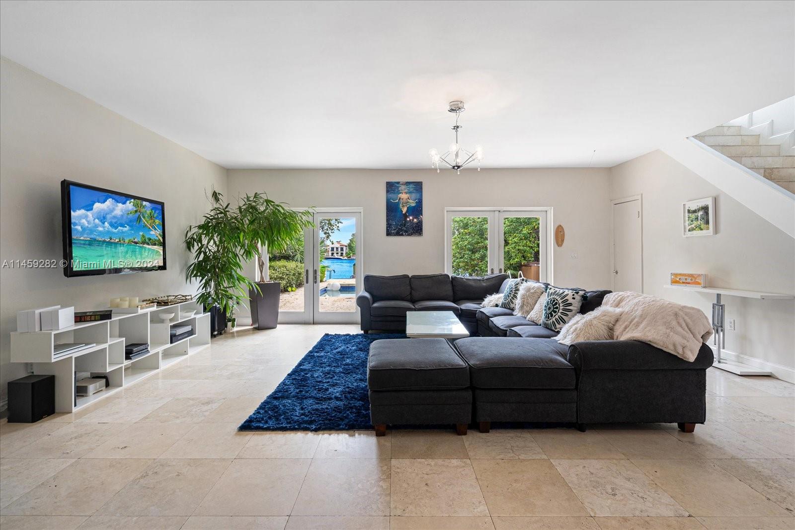 433 E Dilido Dr