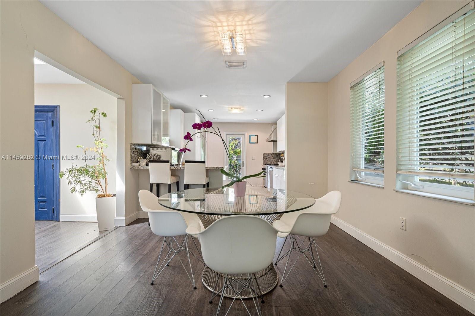 433 E Dilido Dr