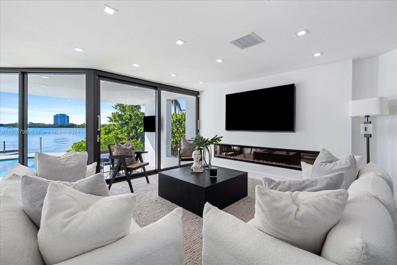 7720 Miami View Dr