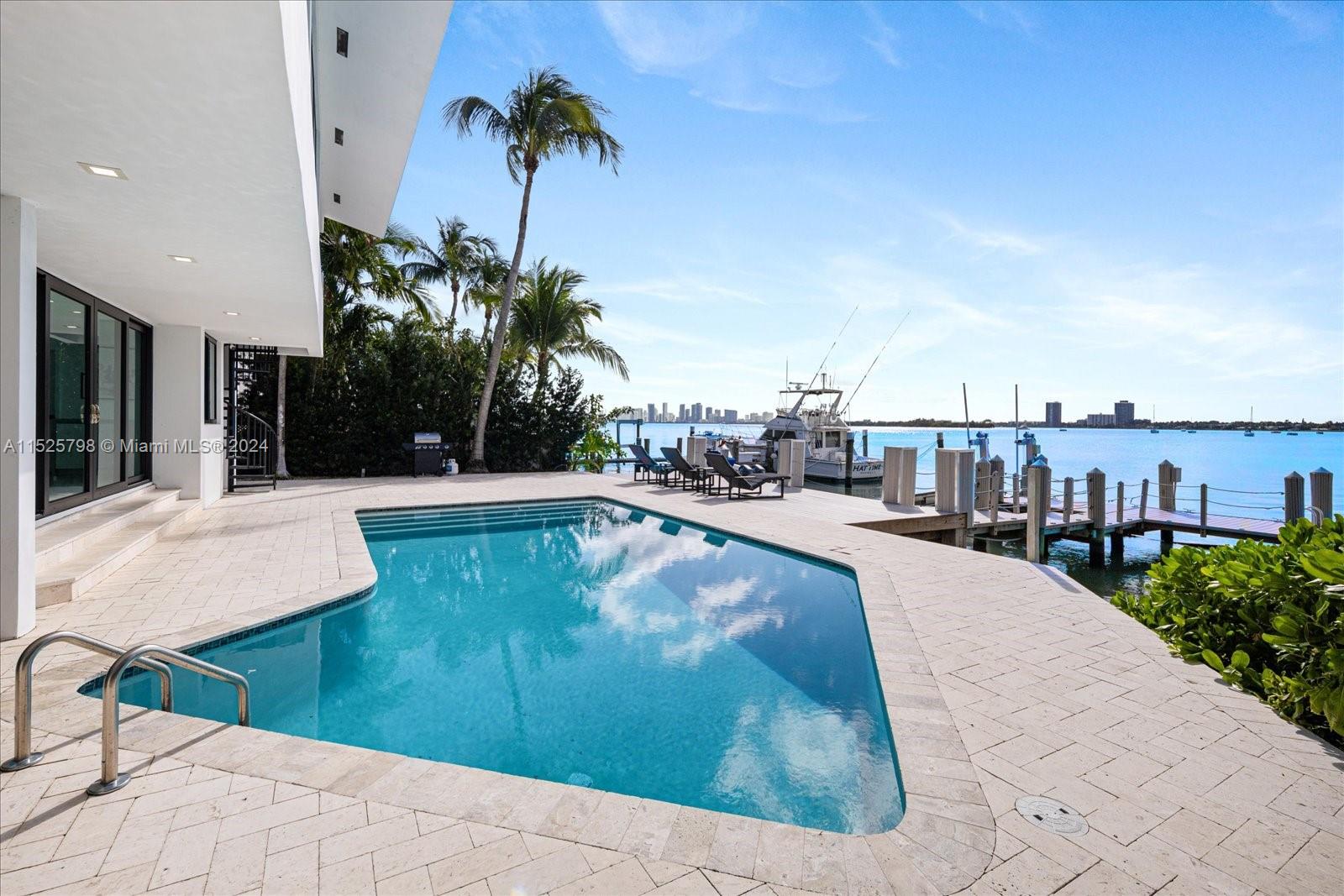 7720 Miami View Dr