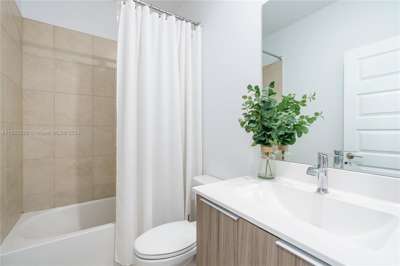 4725 NW 85th Ave Unit: 14