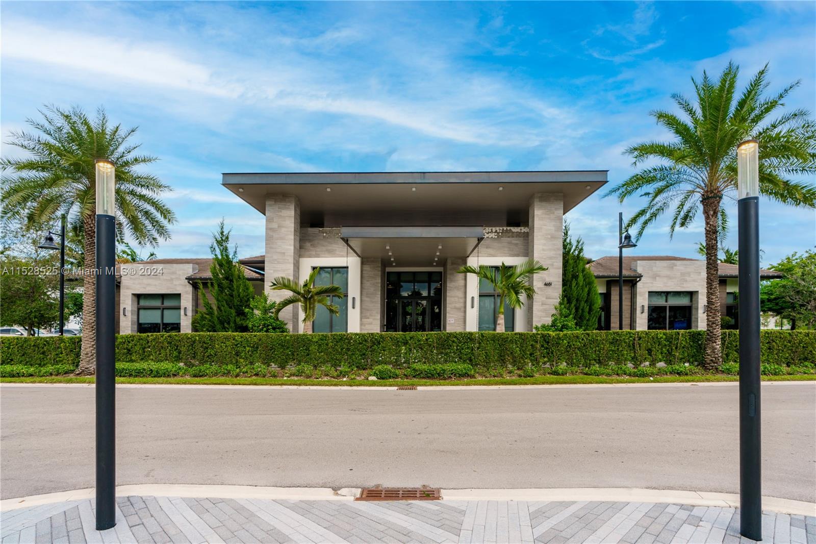 4725 NW 85th Ave Unit: 14