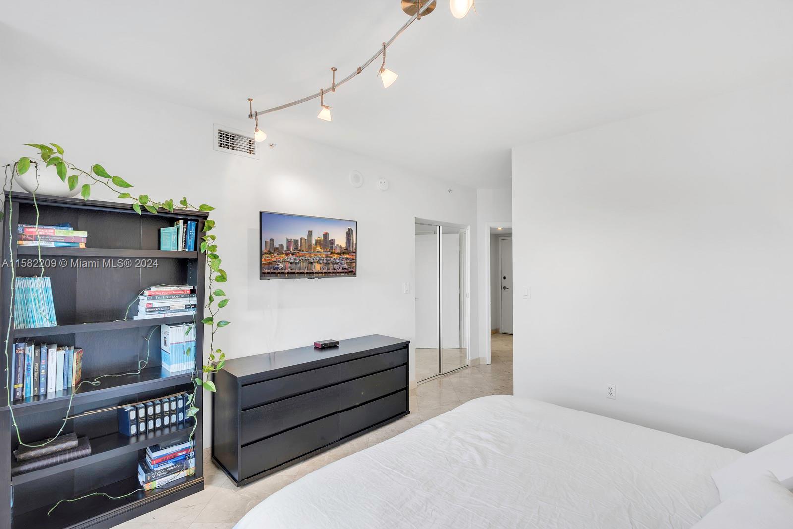 1330 West Ave # 807