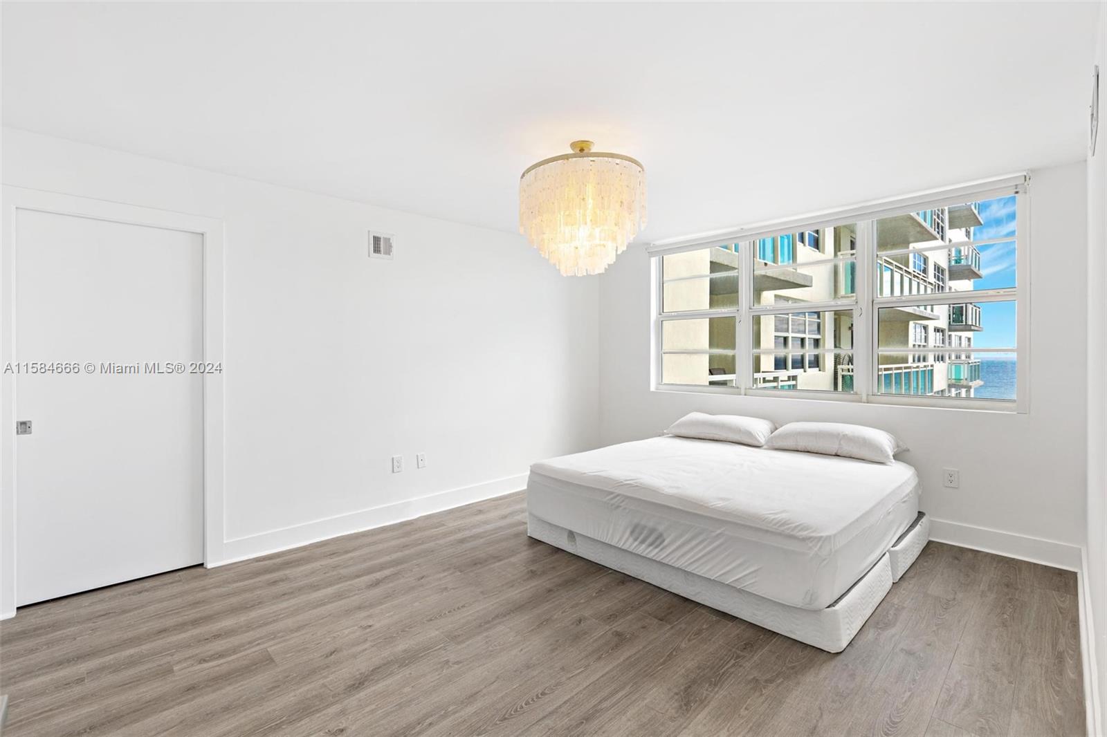 6917 Collins Ave # 1009