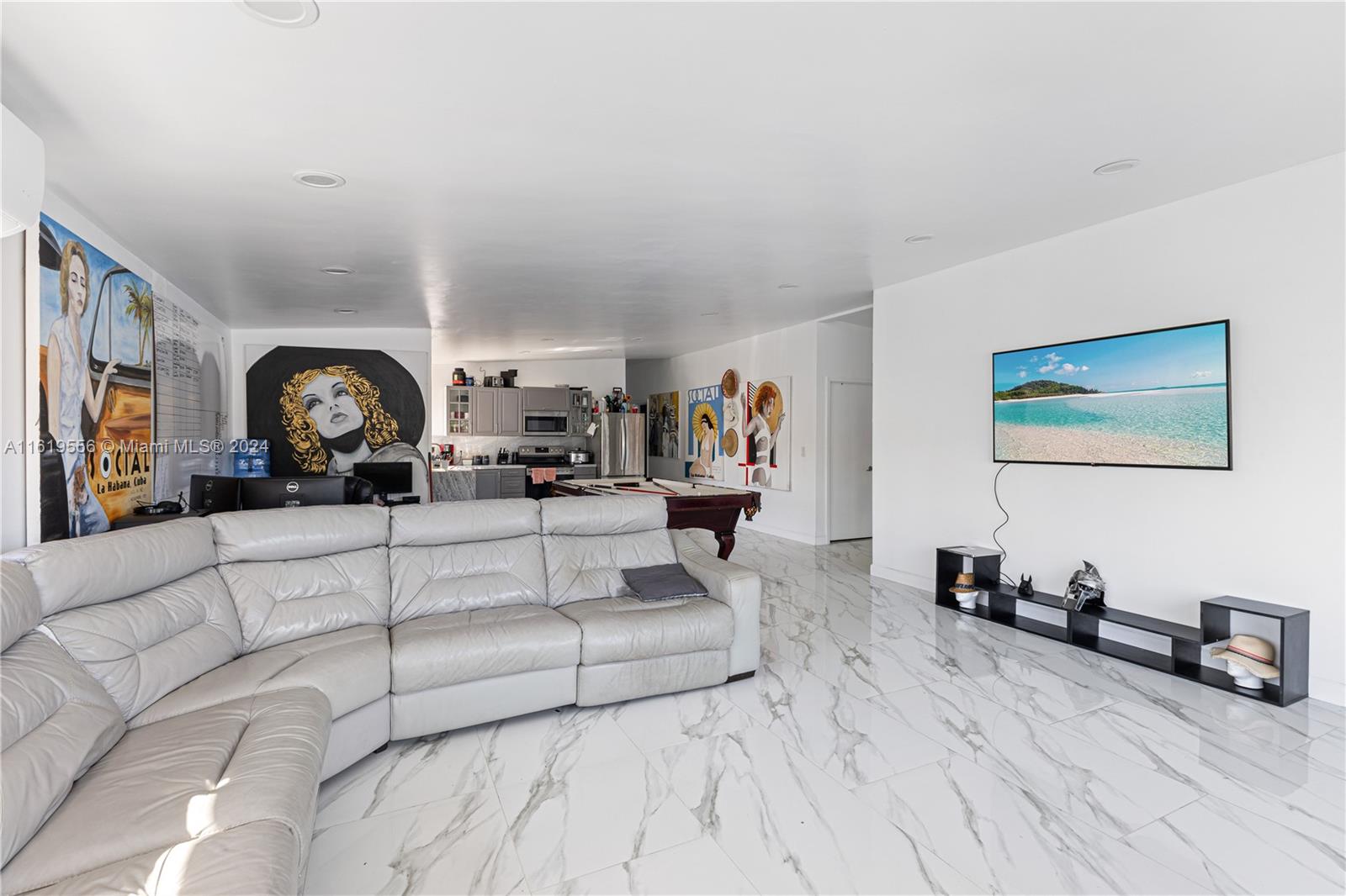 8221 Crespi Blvd
