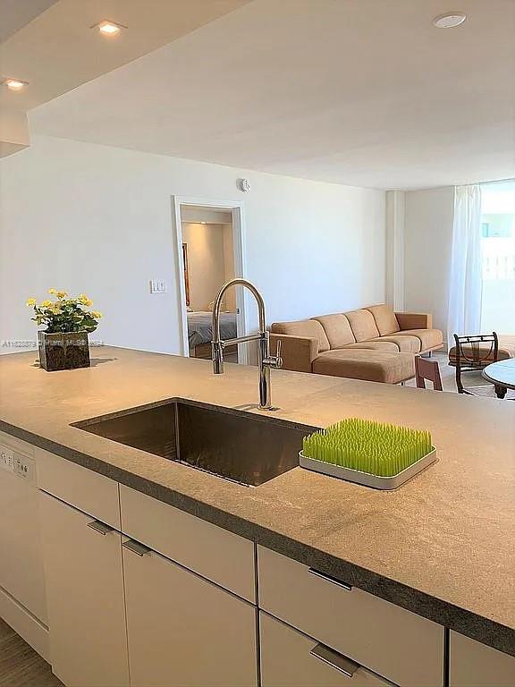 5 Island Ave # 9B
