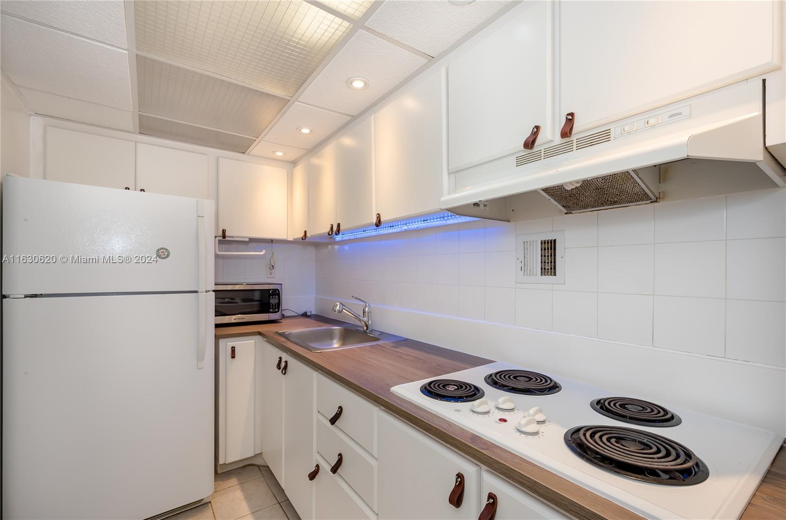 1200 West Ave Unit: PH11