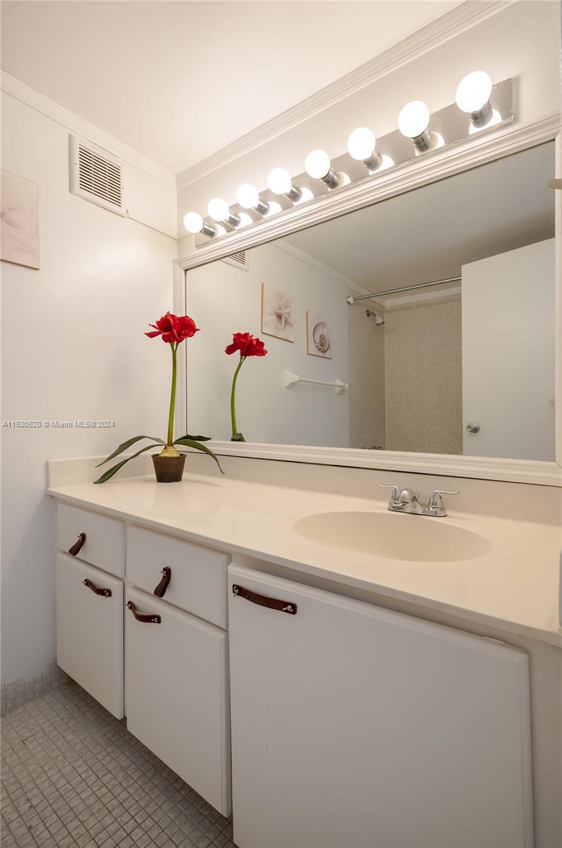 1200 West Ave Unit: PH11