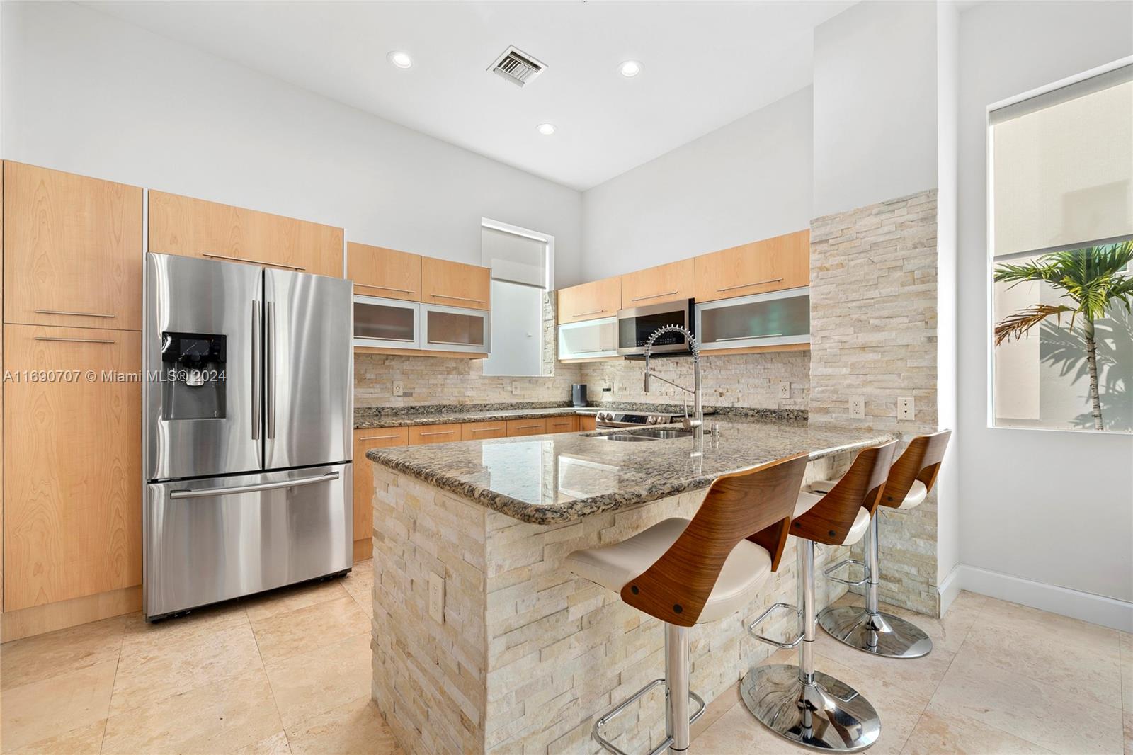 717 NE 4th Ave # 717