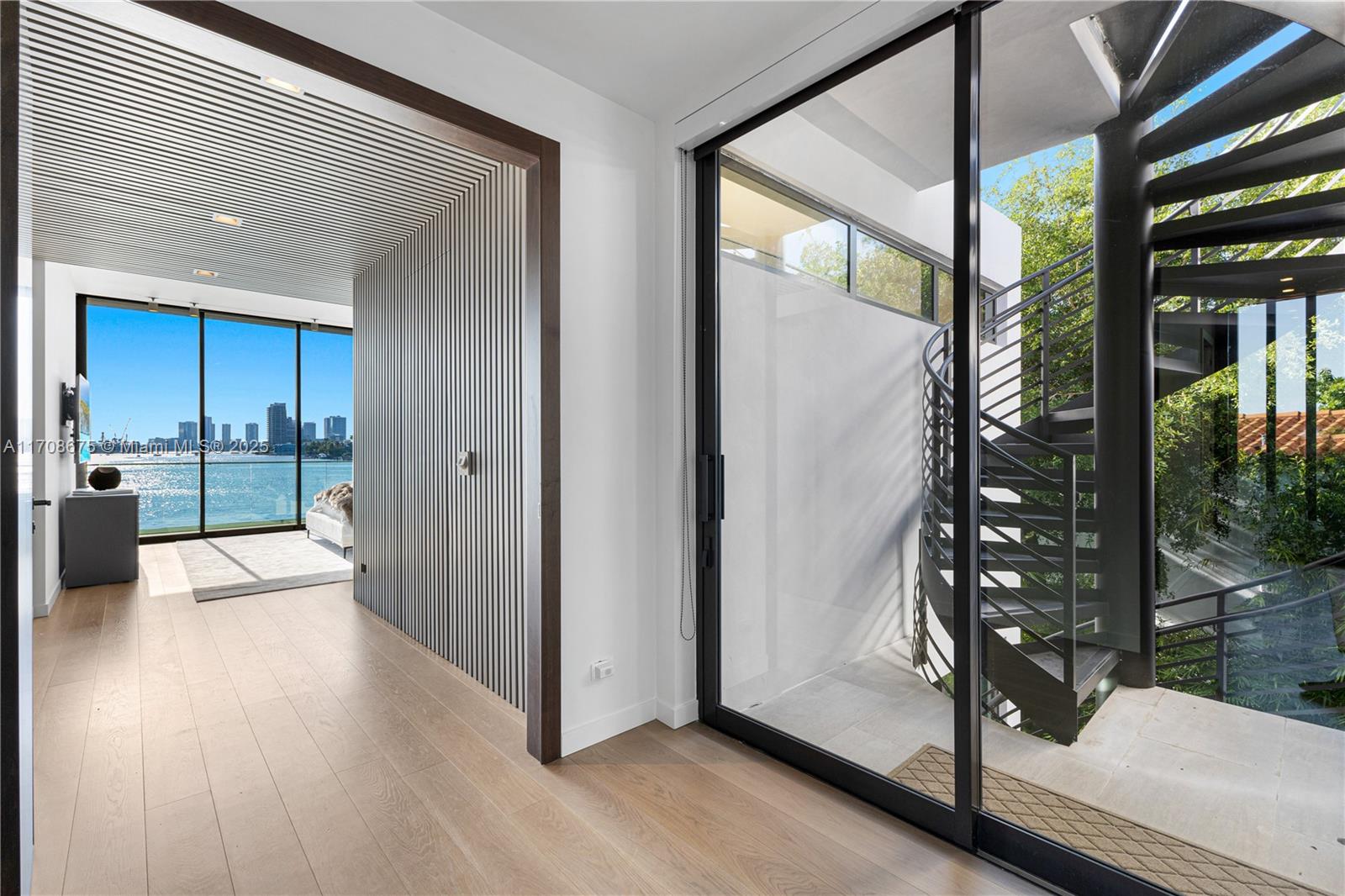 40 W San Marino Dr