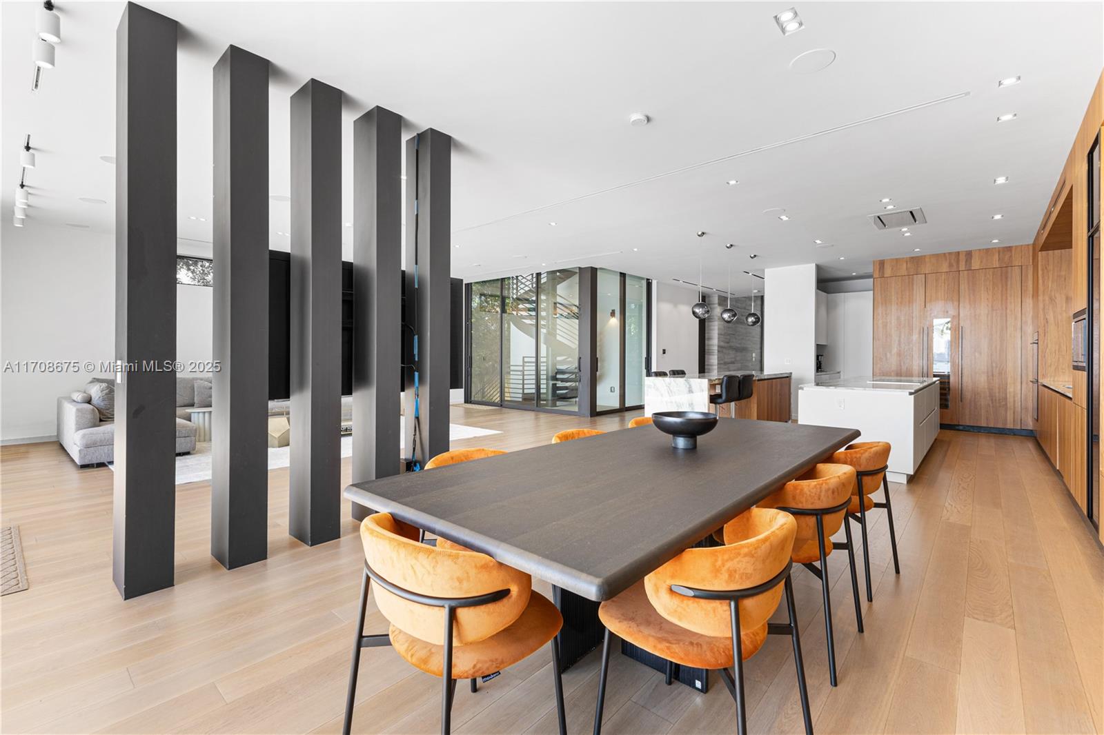 40 W San Marino Dr