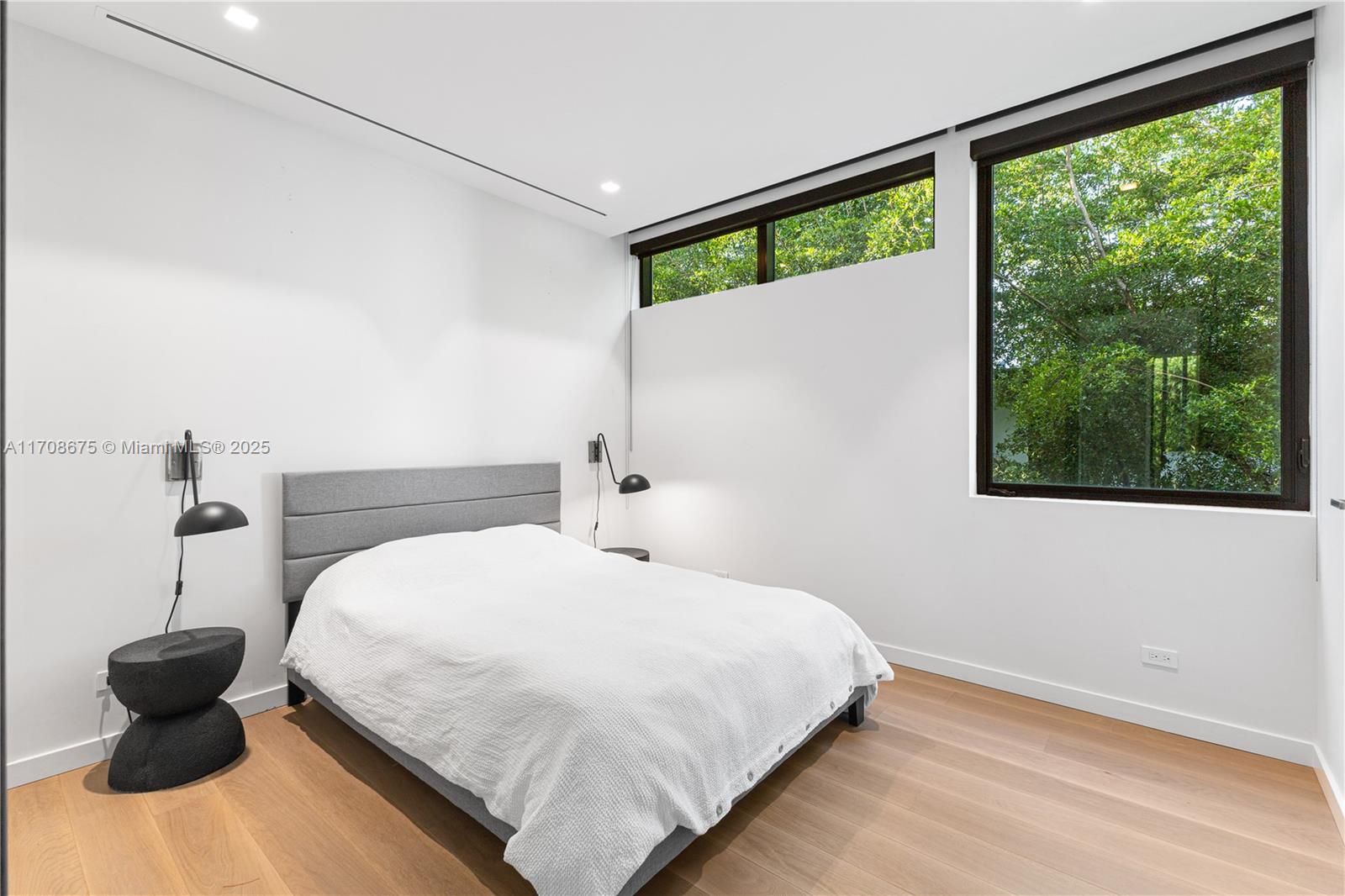 40 W San Marino Dr