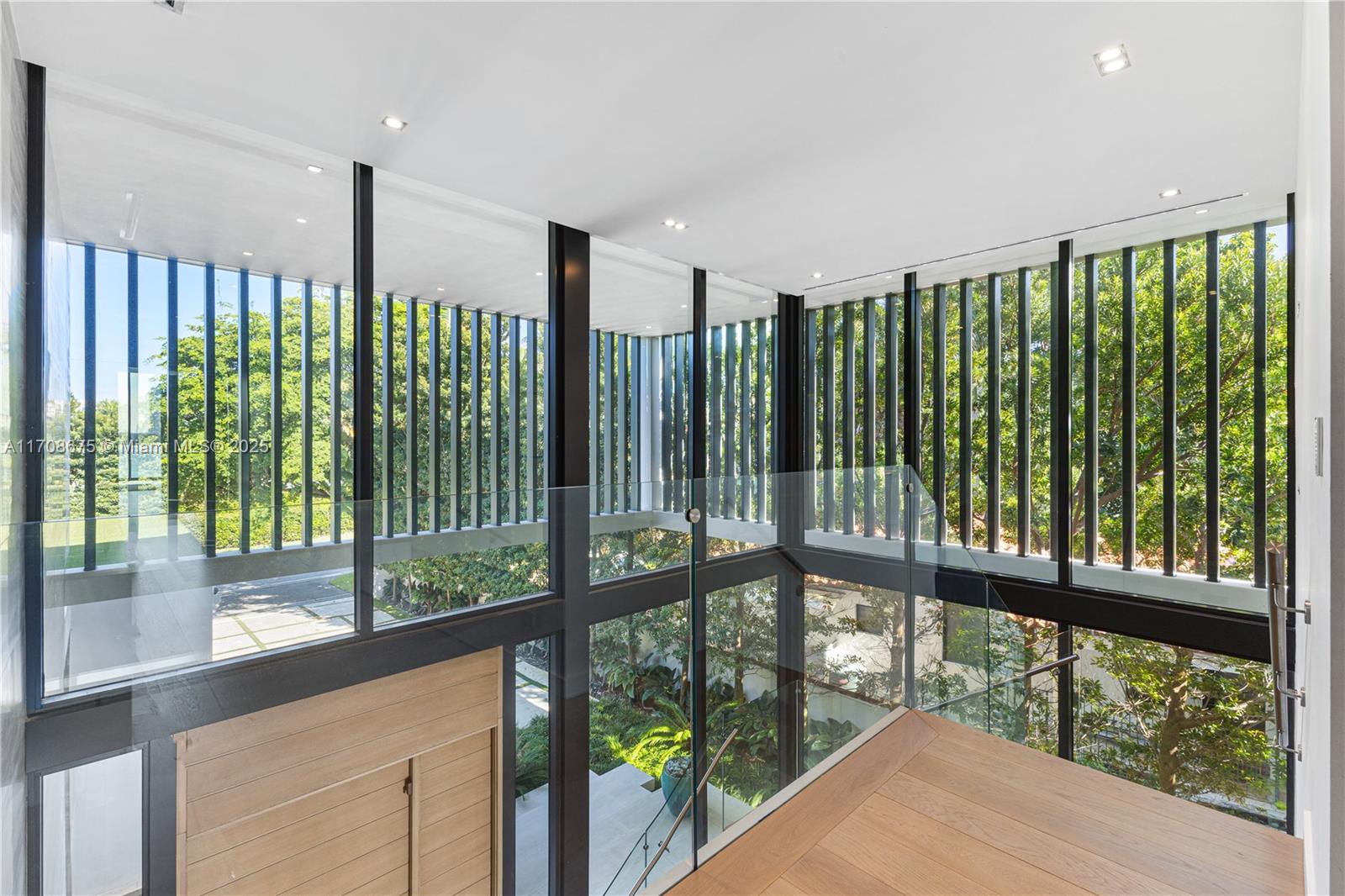 40 W San Marino Dr