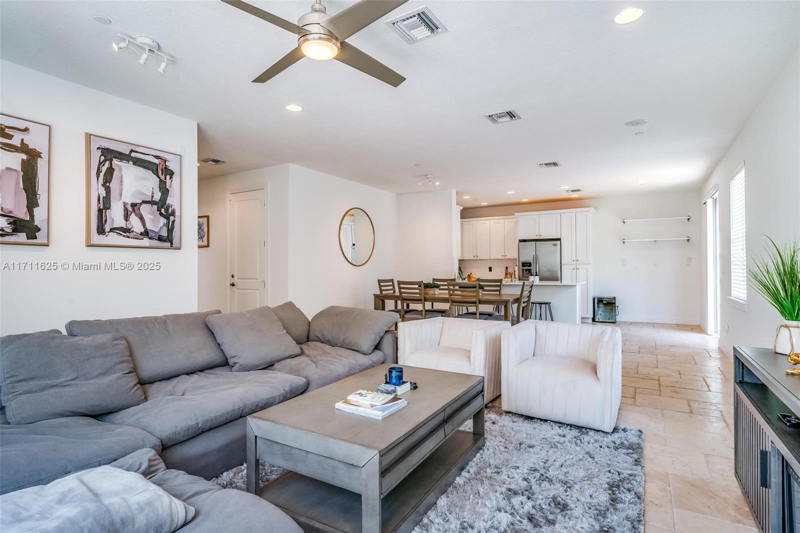 1117 NE 18th Ave # 2
