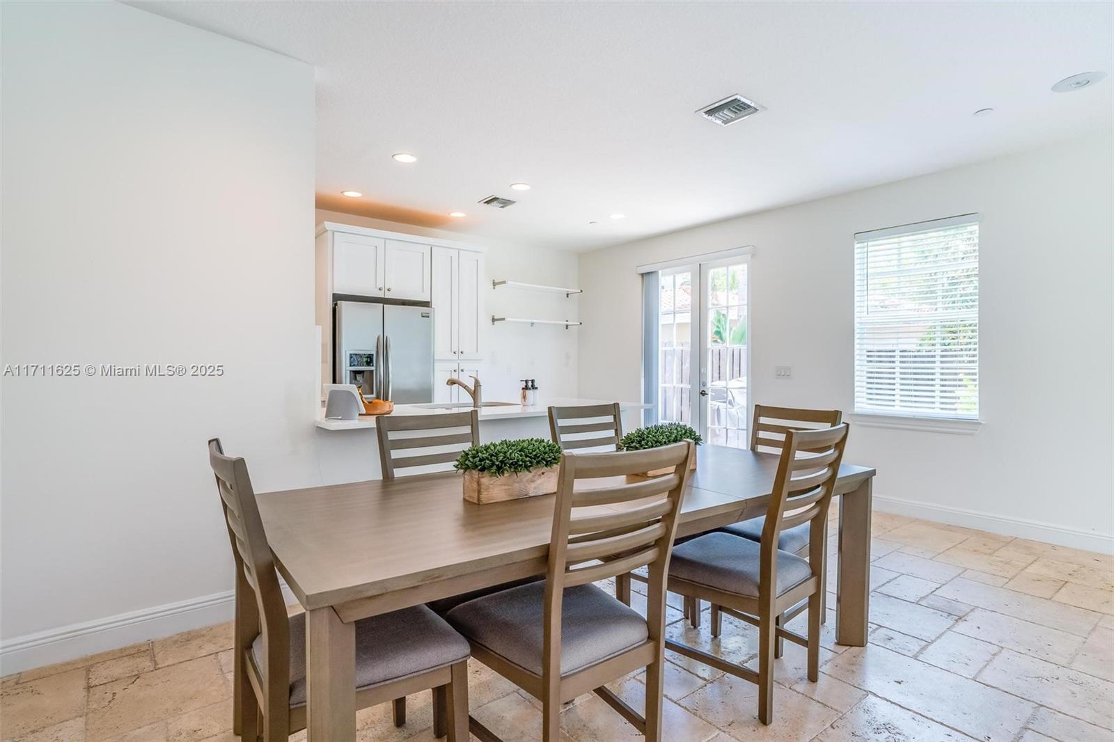 1117 NE 18th Ave # 2