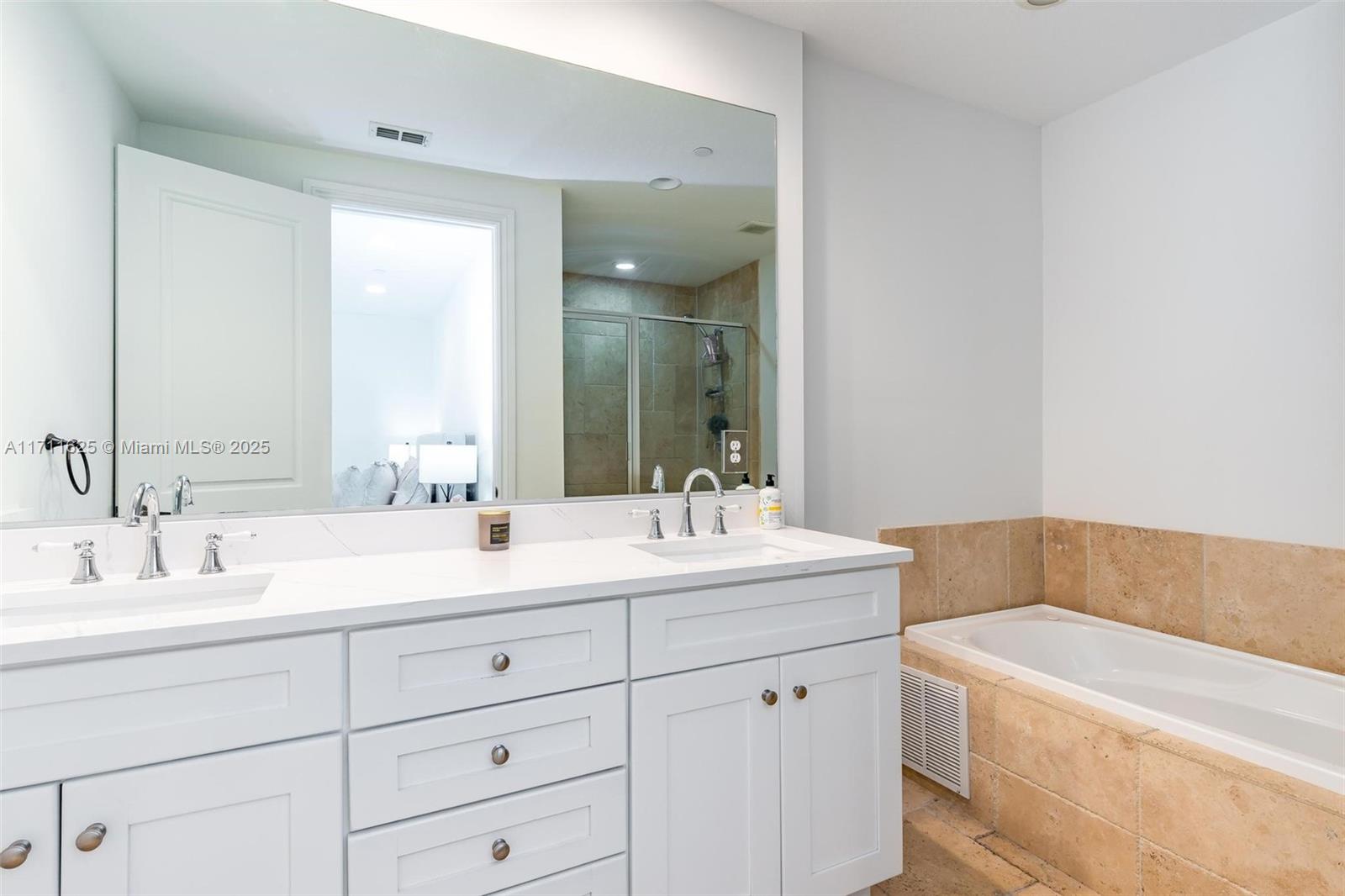 1117 NE 18th Ave # 2