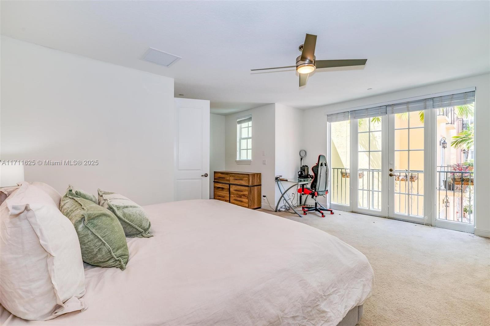 1117 NE 18th Ave # 2