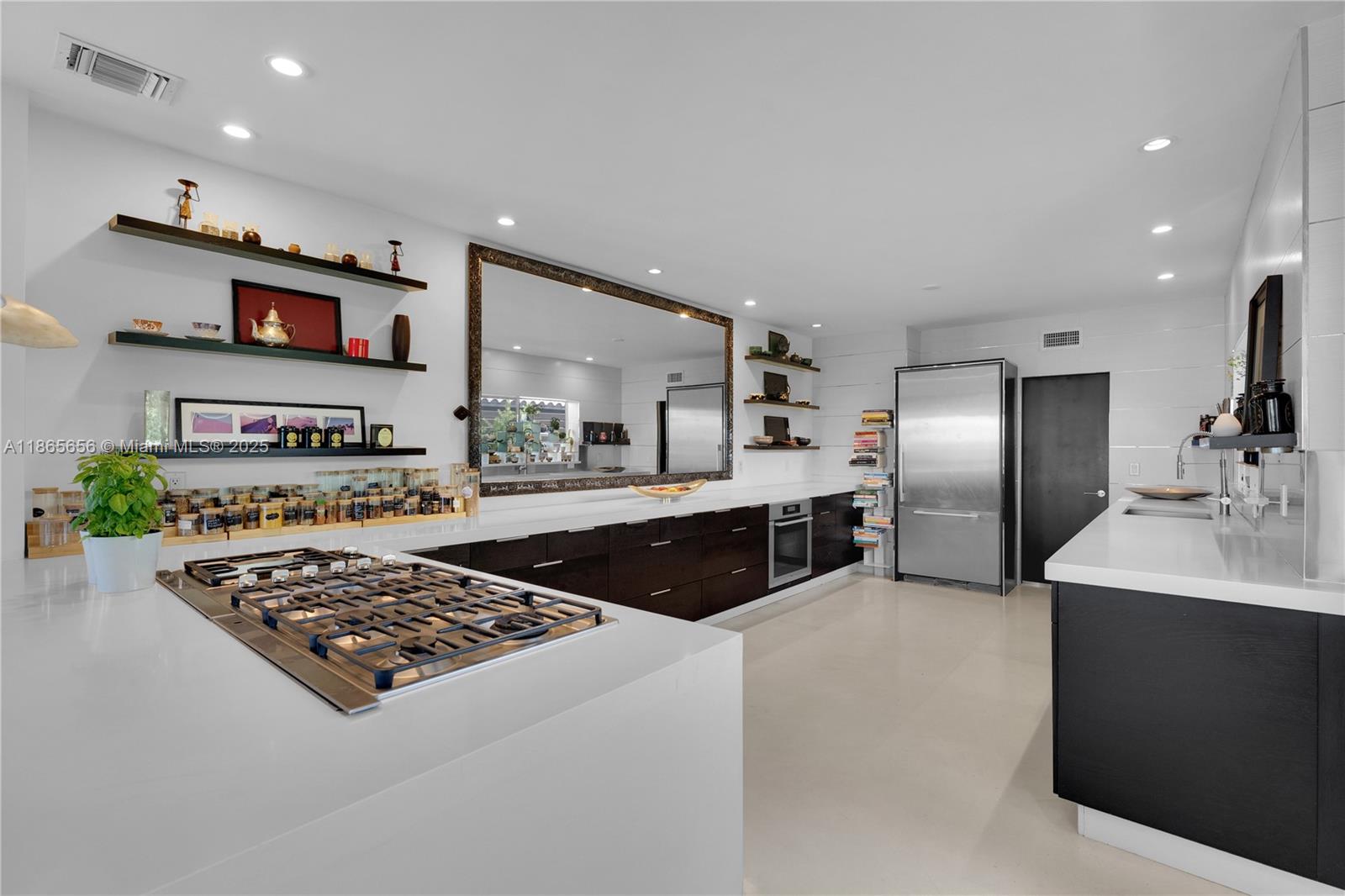 1111 N Venetian Dr