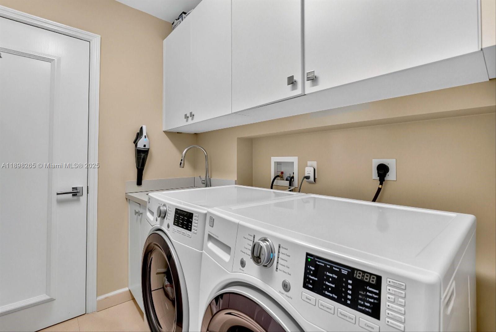 21200 Point Pl Unit: PH 1 (2804)