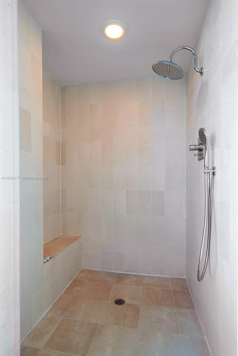 300 S Pointe Dr # 1701