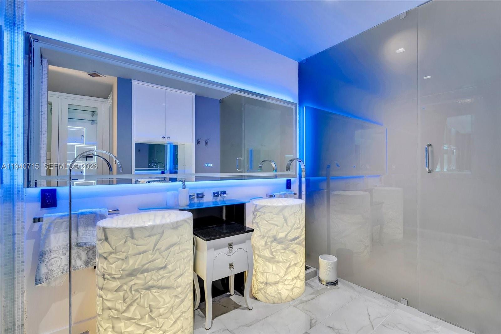 100 S Pointe Dr # 3002