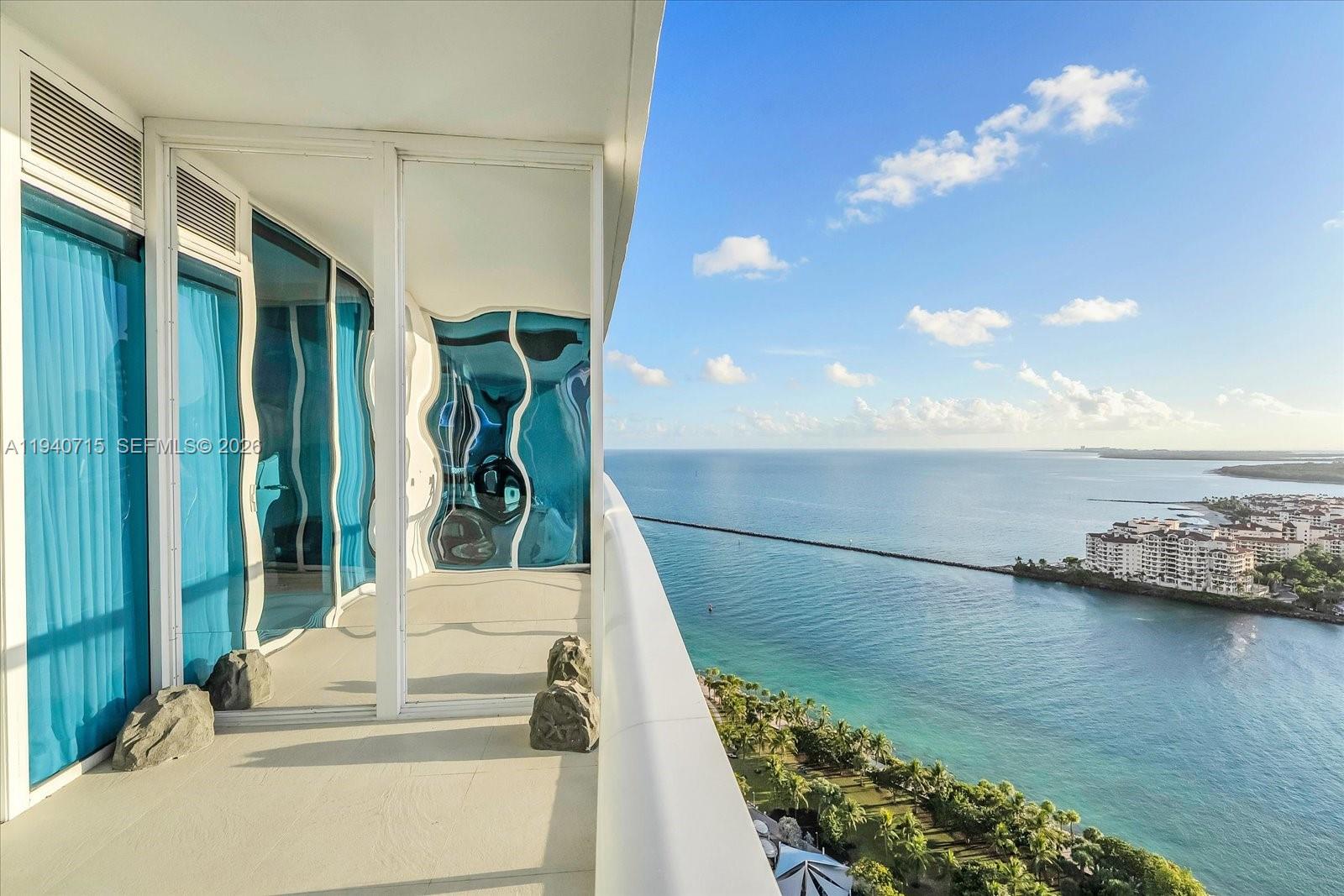 100 S Pointe Dr # 3002